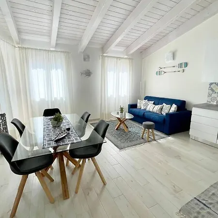 Free Private Parking, New Appartement *