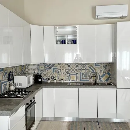 Free Private Parking, New *