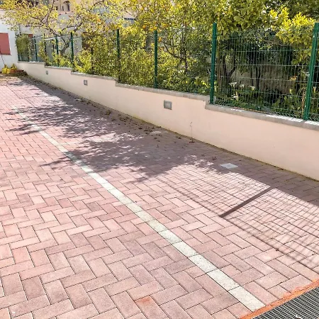 Free Private Parking, New Appartement