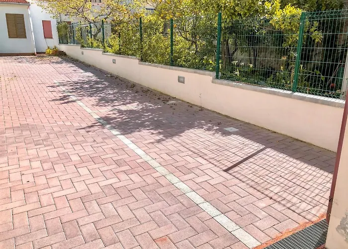 Free Private Parking, New Apartman